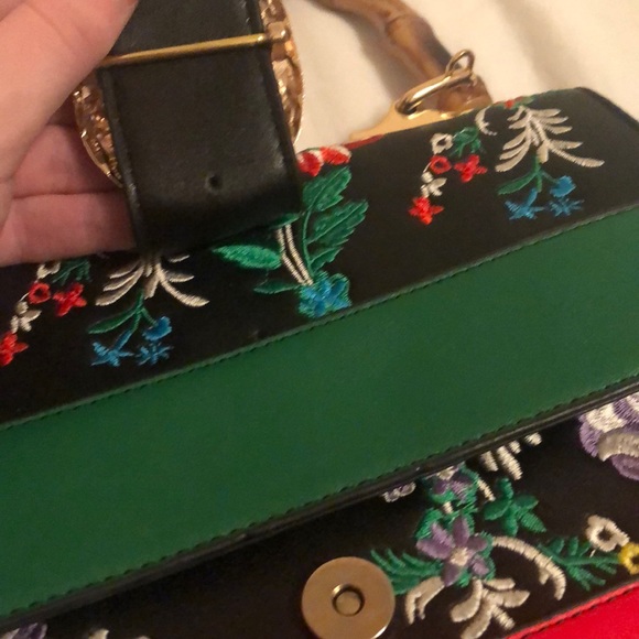 Embroiled Purse - Picture 3 of 8